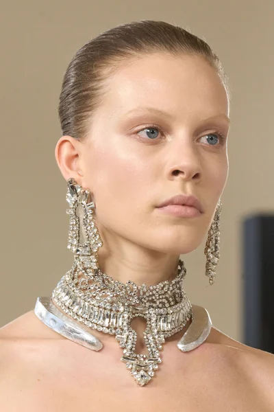Look 13